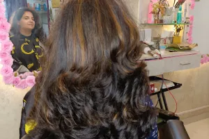 Puja Sharma Lakme certified beauty salon