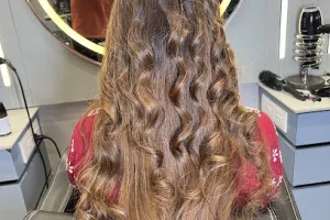Mayra unisex salon