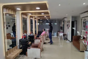 Naturals Salon