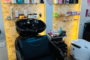 Chitra's Family Salon - Beauty Salon in Brahmand | Nail Art in Brahmand | Makeup artist in Brahmand | Hairdresser in Thane