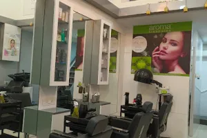 Sparsham Beauty Salon &amp; Spa