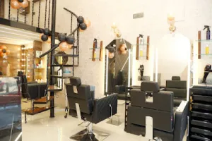 Lavish - The Unisex Salon