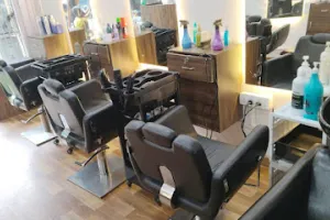 Mahesh unisex salon Hair care &amp; Beauty Academy