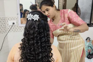 Hiral's Queen beauty Salon &amp; Academy