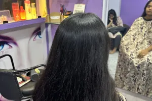 Aayushi Ladies Parlor
