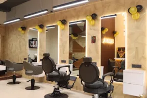 Mirror Unisex Salon