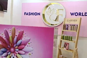 Fashion world Unisex saloon