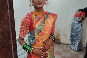 Shradha Beauty Parlour