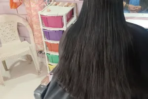 Queen's Beauty parlour &amp; Boutiques