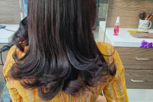 PRAJ Salon &amp; Academy