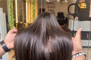 C3 Unisex Saloon Sangli