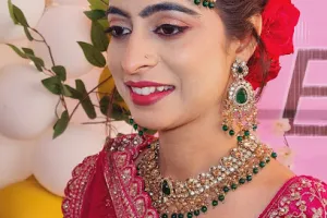 Essence Makeup Studio Makeup Artist