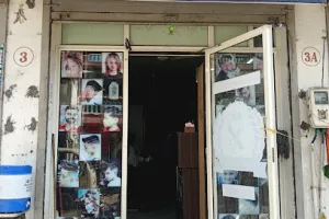 Doll's Unisex Salon