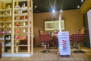 SRK UNISEX SALON