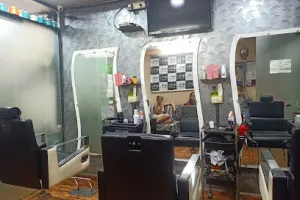 Spiky Family Salon