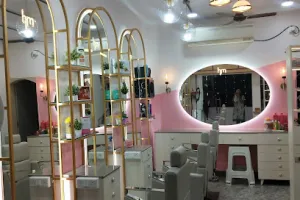 Harrmi's Salon