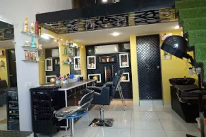 BeautiQ salon &amp; Bridal studio