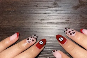 The nail nior