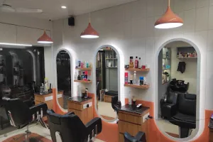Saffron unisex hair &amp; beauty salon manjalpur || Best Hair Salon, Skin Treatment, Haircut &amp; Hair treatment Mastery,Makeup