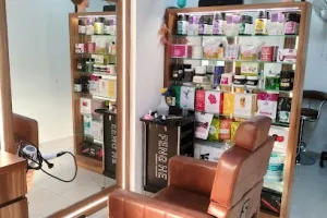 Elle Beauty Salon - Best Salon In Railnagar