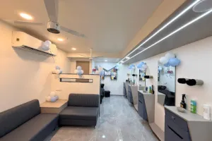 Modern Unisex Salon