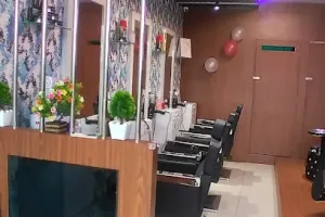 Plus One the unisex salon