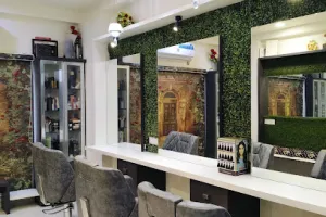 𝗚𝗼𝗹𝗱𝗲𝗻 𝗕𝗲𝗮𝘂𝘁𝘆 𝗖𝗮𝗿𝗲 𝗝𝘂𝗻𝗮𝗴𝗮𝗱𝗵 - Professional Makeup Artist/Hair Smoothning Treatment/Airbrush Makeup/Beauty Salon in Junagadh