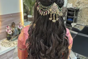 ARUSHI BEAUTY ZONE JUNAGADH || SKIN || HAIR || BRIDAL || NAILS ||