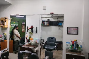 Monalisa Family Salon