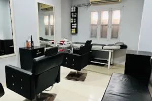 Roopali beauty parlour || Best Makeup Artist | Hair And Skin Salon | Ladies Beauty Salon