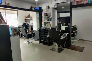 Modern Unisex Salon