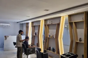 Royal's Family Salon