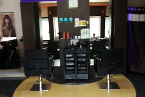 Alive Studio Unisex Beuty Salon