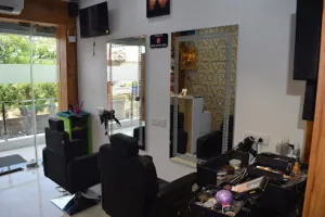 SHREEJI UNISEX HAIR &amp; BEAUTY SALON || Best Beauty Salon, Beauty Academy, Makeup Artist