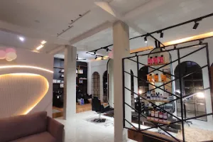 The Royal salon