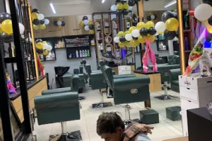 MAYUR FAMILY SALON