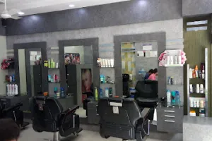 MILAN THE FAMILY SALON