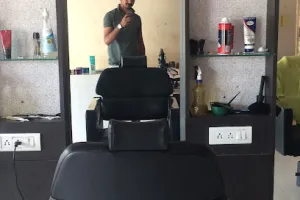 B&amp;G The unisex saloon