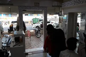 He &amp; She Unisex Salon &amp; Spa