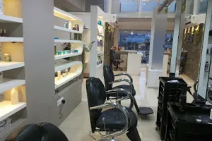 Enhance Unisex Salon