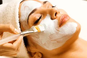 Curves &amp; Curls Ladies Beauty Parlour
