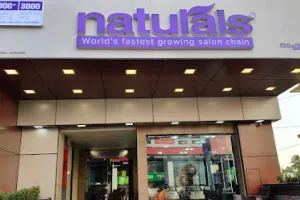 Naturals Salon