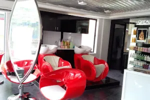 Honeydew Salon and Spa - Trivandrum