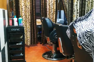The Glatt Salon