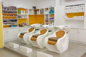 MERINA UNISEX SALOON