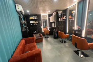 The Hair Studio unisex Salon