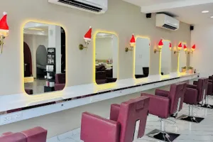 Style Lounge Family Salon | Salon in thoppumpady | Premium salon | Luxuary salon in kochi
