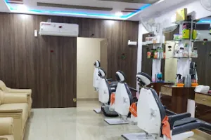Hi Tech man,s beauty parlour siruguppa