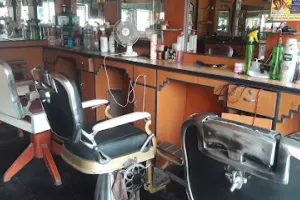 Uma Deluxe Saloon