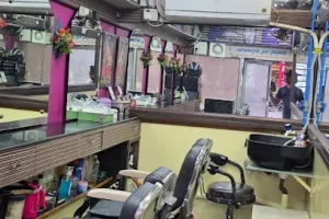 A/C Gents Parlour